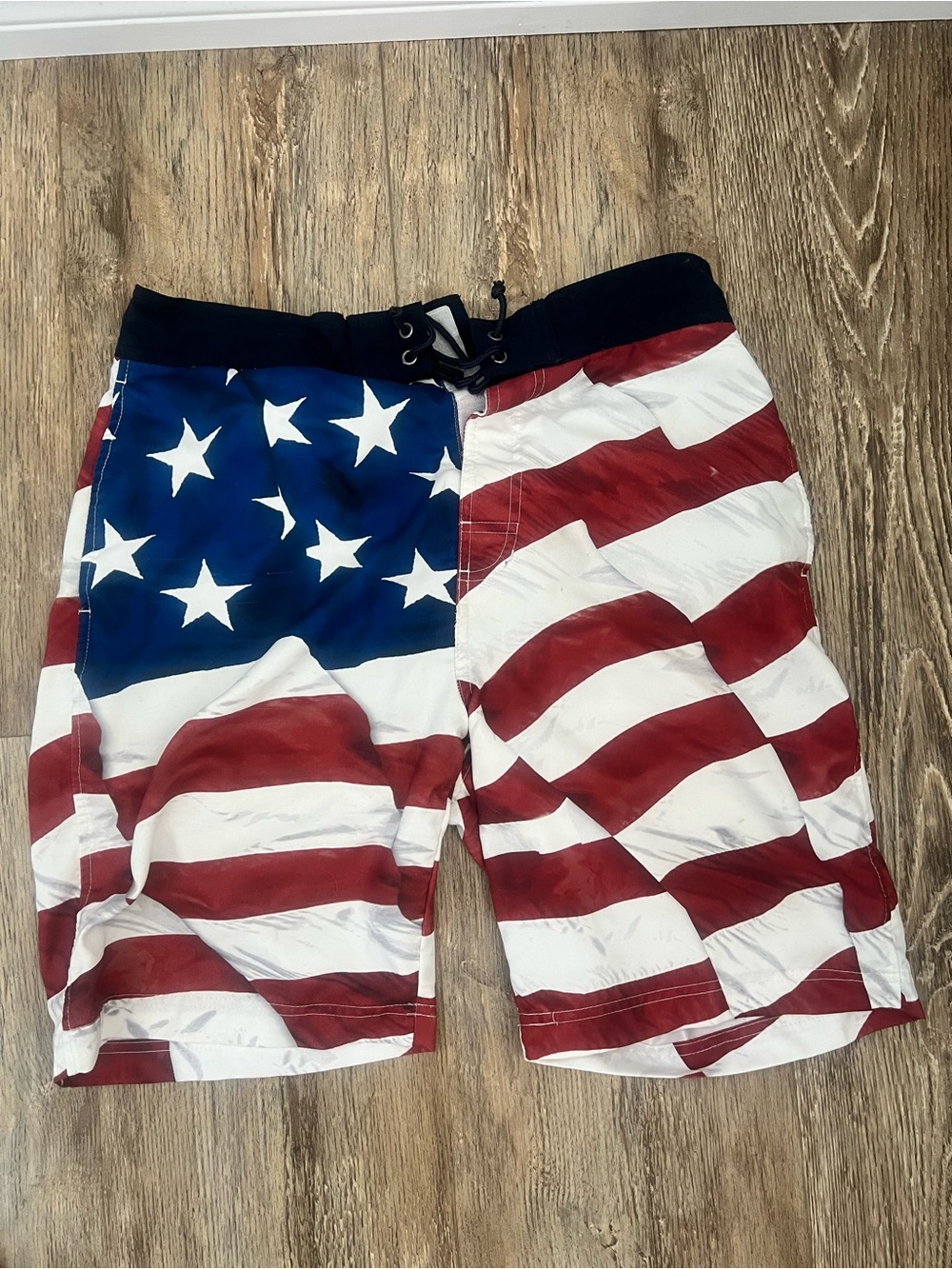 Bass Pro Shops Men's American Flag Board Shorts - Red, White & Blue